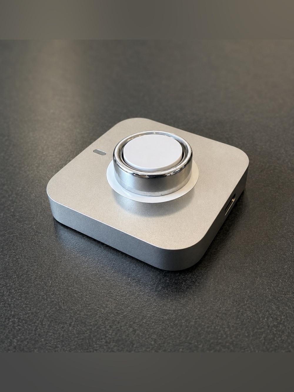 ŌURA Ring Gen 4, Silver, Sz 8 - w Charger & Dock